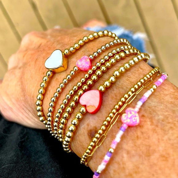 Heart 💘
Handmade 14k gold filled mother of pearl & quartz heart bracelet - Picture 4 of 7